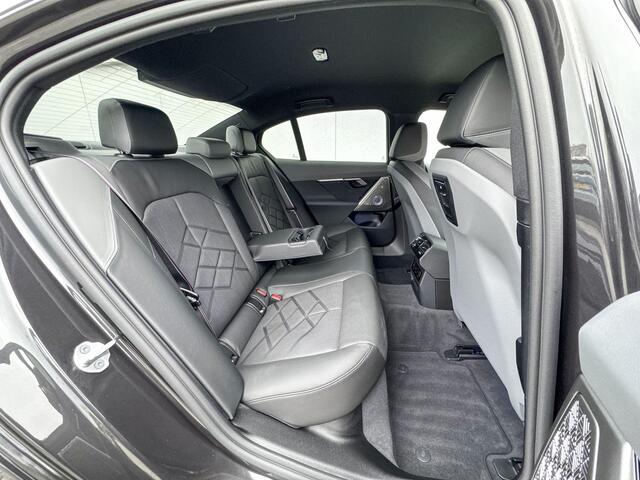 BMW 5-SERIE Sedan 520i Innovation Pack | M Sport