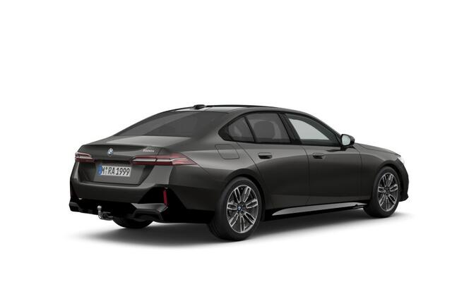 BMW 5-SERIE Sedan 520i | M Sportpakket | Travel Pack | Comfort Pack | Trekhaak