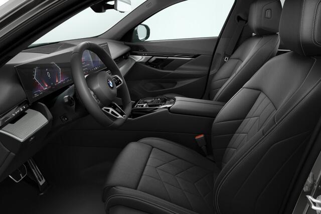 BMW 5-SERIE Sedan 520i | M Sportpakket | Travel Pack | Comfort Pack | Trekhaak