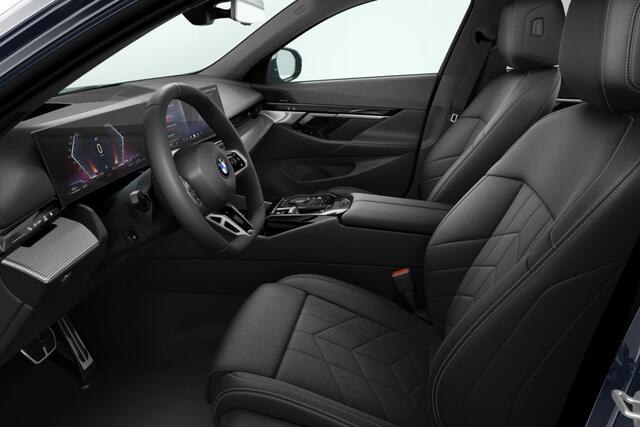 BMW 5-SERIE Touring 520i | M Sportpakket | Innovation Pack | Travel Pack | Comfort Pack | Trekhaak