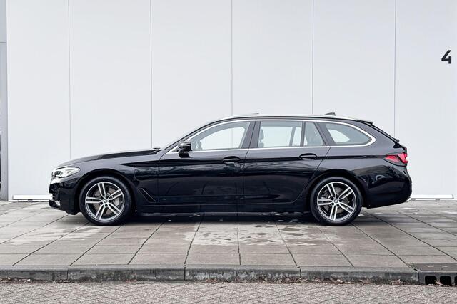 BMW 5-SERIE Touring 530e High Executive Luxuryline Comfort Acces / Glazen Schuifdak / Stoelverwarming / Adaptieve Led / Driving Prof / Parking Plus / Head Up / Hifi
