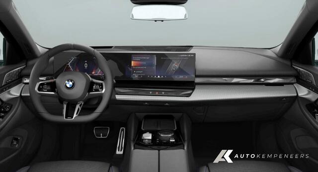 BMW 5-SERIE 520i M Sport Pro | Panorama | Bowers & Wilkins | Head-Up | 360° | 21 Inch | Trekhaak | Iconic |