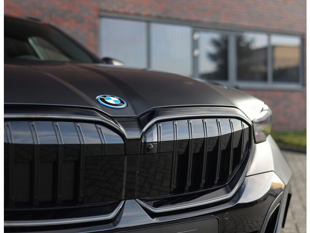 BMW 5-SERIE Touring 550e xDrive | Frozen - Pano - Trekhaak
