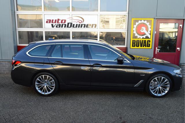 BMW 5-SERIE Touring 530e Business Edition Plus O.a: PDC, Camera, Stoelverw, ACC, Carplay, Etc. All-in prijs!