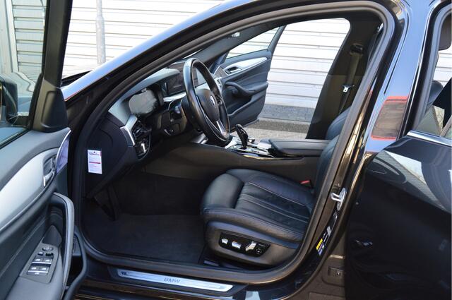 BMW 5-SERIE Touring 530e Business Edition Plus O.a: PDC, Camera, Stoelverw, ACC, Carplay, Etc. All-in prijs!