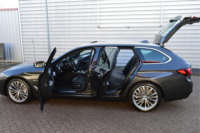 BMW 5-SERIE Touring 530e Business Edition Plus O.a: PDC, Camera, Stoelverw, ACC, Carplay, Etc. All-in prijs!