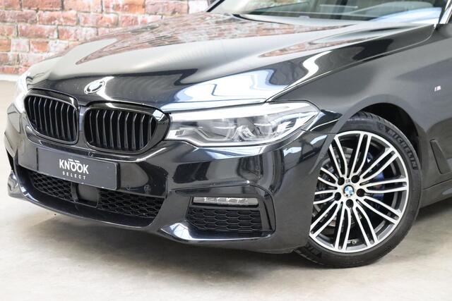 BMW 5-SERIE Touring 530i High Executive M Sport Pakket Automaat / Navigatie Professional / Panoramadak / Active Steering / Stuurwielverwarming / M Sportremsysteem / Comfortstoelen / Driving Assistant Plus / Head-Up Display / DAB / Multifunctioneel Instrumentendisplay