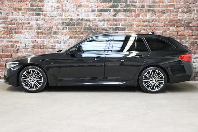 BMW 5-SERIE Touring 530i High Executive M Sport Pakket Automaat / Navigatie Professional / Panoramadak / Active Steering / Stuurwielverwarming / M Sportremsysteem / Comfortstoelen / Driving Assistant Plus / Head-Up Display / DAB / Multifunctioneel Instrumentendisplay
