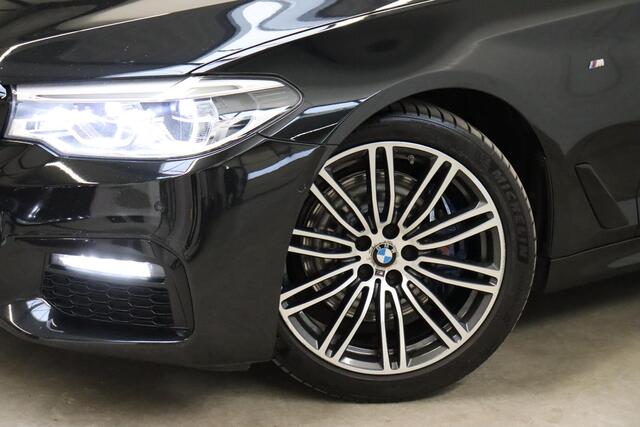 BMW 5-SERIE Touring 530i High Executive M Sport Pakket Automaat / Navigatie Professional / Panoramadak / Active Steering / Stuurwielverwarming / M Sportremsysteem / Comfortstoelen / Driving Assistant Plus / Head-Up Display / DAB / Multifunctioneel Instrumentendisplay