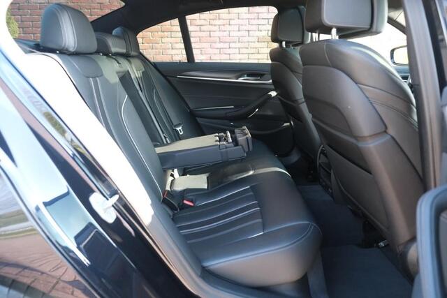 BMW 5-SERIE 530i 252pk High Executive | M Sport | Laser LED | Schuif-/kanteldak | 360° Camera | Blind Spot | Keyless | Leder | Trekhaak