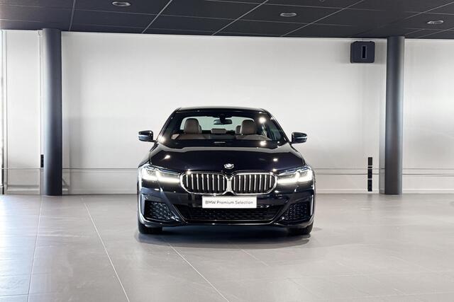 BMW 5-SERIE Sedan 520i Business Edition Plus | M Sport | Stoelverwarming | Achteruitrijcamera | Laserlight |