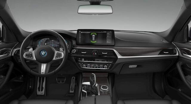 BMW 5-SERIE Touring 530e M-Sport | Panoramadak | Head Up | Comfort Zetels