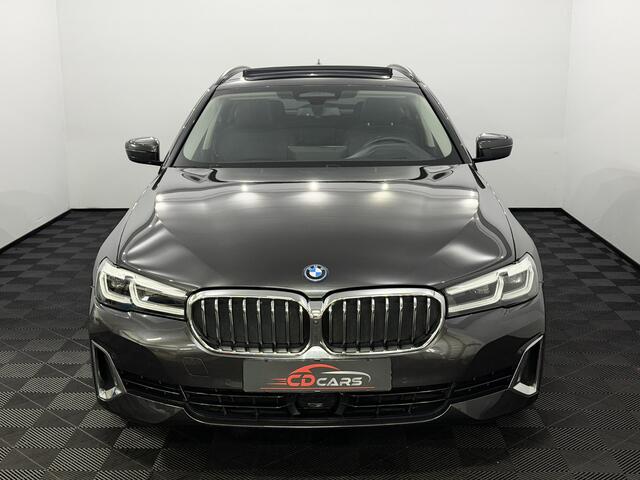 BMW 5-SERIE Touring 530e xDrive Business Edition Plus Schuifdak, Leder, 360 Camera, Navi, Stoelverwarming, Memory stoelen, Head-up display, elektrische trekhaak, Elektrische achterklep