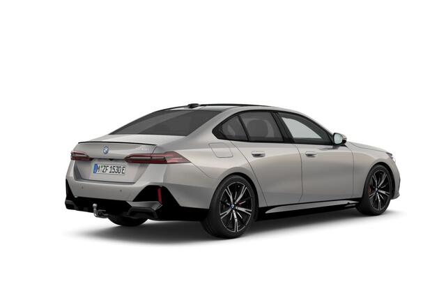 BMW 5-SERIE Sedan 530e M Sport Edition | M Sportpakket Pro | Innovation Pack | Travel Pack | Comfort Pack | Trekhaak