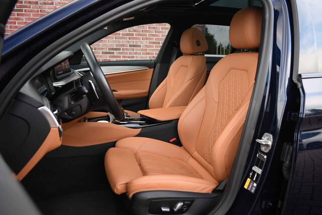 BMW 5-SERIE 545e xDrive M-Sport Pano ACC HUD 20inch 360 Laser HiFi Adp-demping