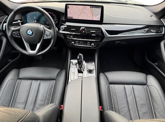 BMW 5-SERIE Touring 5 Serie Touring 530e xDrive High Executive I Leder I Navi I Cruise Control I Cam | Apple Carplay/Android Auto | DAB | LED koplampen
