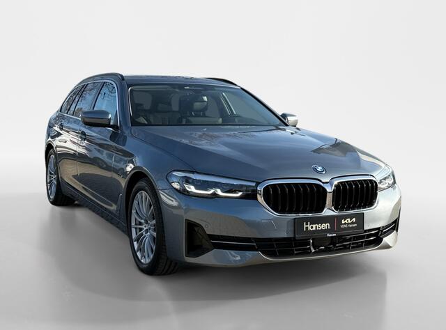 BMW 5-SERIE Touring 5 Serie Touring 530e High Executive I Trekhaak I Leder I Camera | Apple Carplay/Android Auto | DAB | Elektrisch wegklapbare trekhaak
