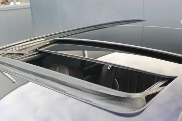 BMW 5-SERIE Touring 530i High Executive M-sport | Incl. 12 maanden garantie | Panoramadak | Dodehoek detectie | Geheugenstoelen | Parkeercamera | Standkachel | Head-up display | Elektrisch uitklapbare trekhaak | Stoelverwarming | Draadloze telefoonlader | Luxe leder