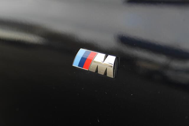 BMW 5-SERIE Touring 530i High Executive M-sport | Incl. 12 maanden garantie | Panoramadak | Dodehoek detectie | Geheugenstoelen | Parkeercamera | Standkachel | Head-up display | Elektrisch uitklapbare trekhaak | Stoelverwarming | Draadloze telefoonlader | Luxe leder