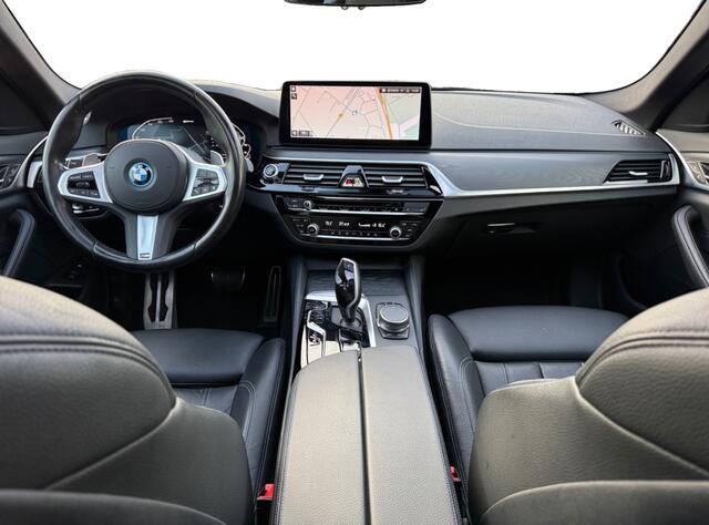 BMW 5-SERIE 530e M-Sport I Shuifdak I Trekhaak I Leder | Apple Carplay/Android Auto | DAB | Elektrisch wegklapbare trekhaak