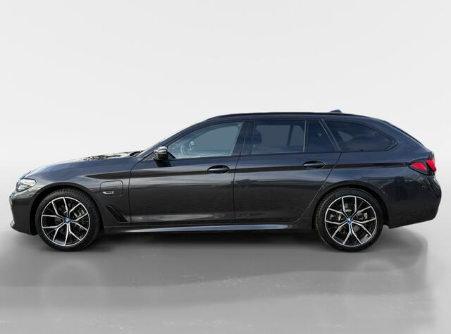 BMW 5-SERIE 530e M-Sport I Shuifdak I Trekhaak I Leder | Apple Carplay/Android Auto | DAB | Elektrisch wegklapbare trekhaak