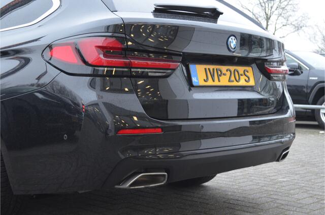 BMW 5-SERIE Touring 530e Leer | Head Up | Stuur-Stoelverw v+a | Adapt Cr | Sfeerverl.| Dealer onderhouden!