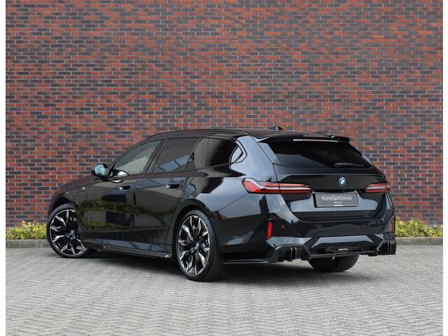 BMW 5-SERIE Touring 530e xDrive | M Performance - Pano - Trekhaak - HUD
