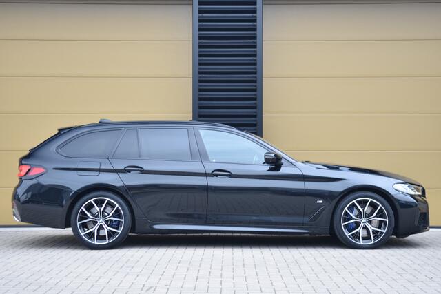 BMW 5-SERIE Touring 540i xDrive High Executive * M-Sport * Stuurverwarming * Comfortstoelen * Panoramadak * Facelift * Laser *