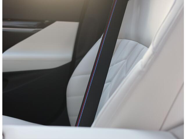 BMW 5-SERIE Touring 550e xDrive | Carbonzwart - Bow&Wil - Trekhaak