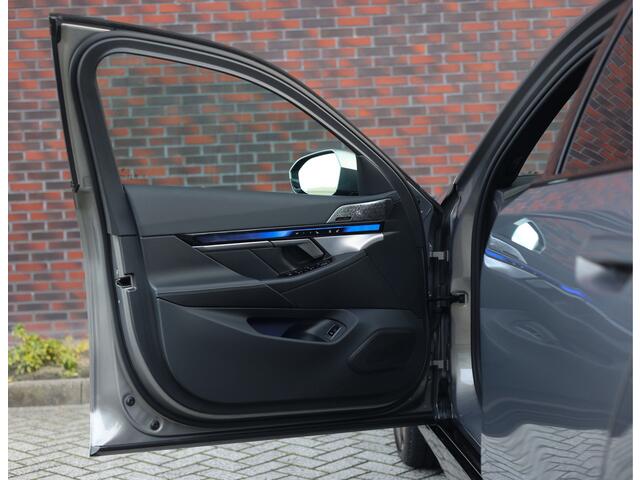 BMW 5-SERIE Touring 550e xDrive | Sportstoel - Pano - Trekhaak - Bow&Wil