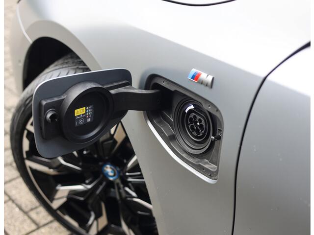 BMW 5-SERIE Touring 530e Touring | M performance - Pano - Trekhaak