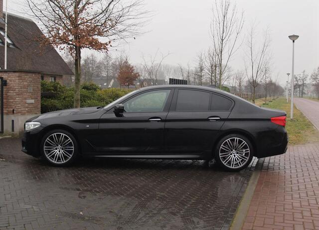BMW 5-SERIE 530i High Executive | M-Pakket | Camera | Sfeerverlichting | Automaat | NL-Auto |