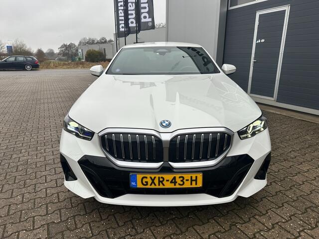 BMW 5-SERIE 530e X-drive M-Sport bj2024 *Leer *Laser *Adaptive *NL auto