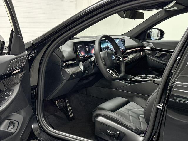 BMW 5-SERIE Sedan 530e | M-Sport Pro | Travel Pack | Innovation pack | Comfort Pack | Driving Assistant Plus | Bowers&Wilkins | Panoramadak | Comfort Access | Trekhaak