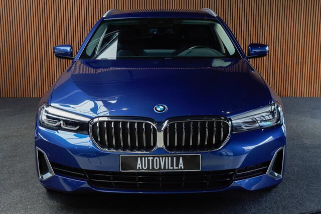 BMW 5-SERIE Touring 530e xDrive Navi Leer Camera PDC Carplay LED Climate voor & achter Elektr. achterklep Virtual Stoelverwarming DAB LM velgen