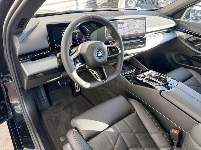 BMW 5-SERIE Touring 530e M Sportpakket / Travel Pack / Comfort Pack