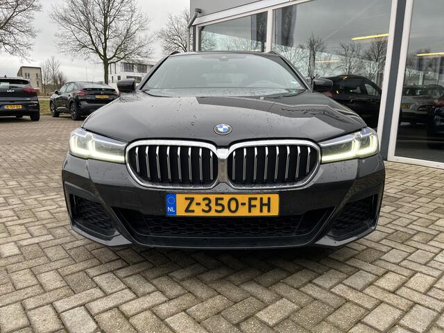 BMW 5-SERIE Touring 530e xDrive Business Edition Plus M-Pakket / Leer / Hud / Clima / Sportstoelen / Carplay