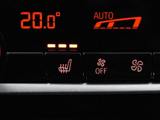 BMW 5-SERIE 520i High Executive | Panoramadak | Leder | Trekhaak | Stoelverwarming | Camera | Live Cockpit | Park Assist | Carplay | Full LED | Navigatie | Climate control | Cruise control