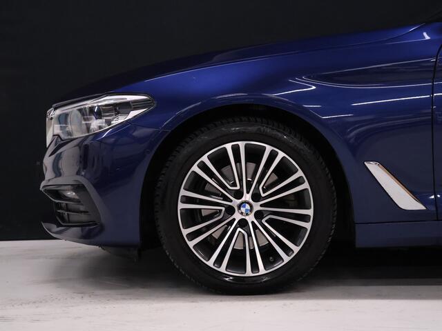 BMW 5-SERIE Touring 520i High Executive Edition [SCHUIFDAK, MEMORY SEATS, CAMERA, HEAD UP DISPLAY, VOL LEDER, SPORTSTOELEN, NIEUWSTAAT]