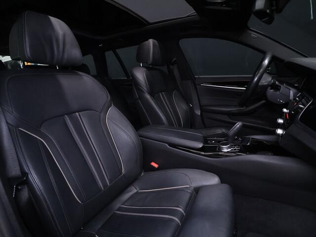 BMW 5-SERIE Touring 520i High Executive Edition [SCHUIFDAK, MEMORY SEATS, CAMERA, HEAD UP DISPLAY, VOL LEDER, SPORTSTOELEN, NIEUWSTAAT]
