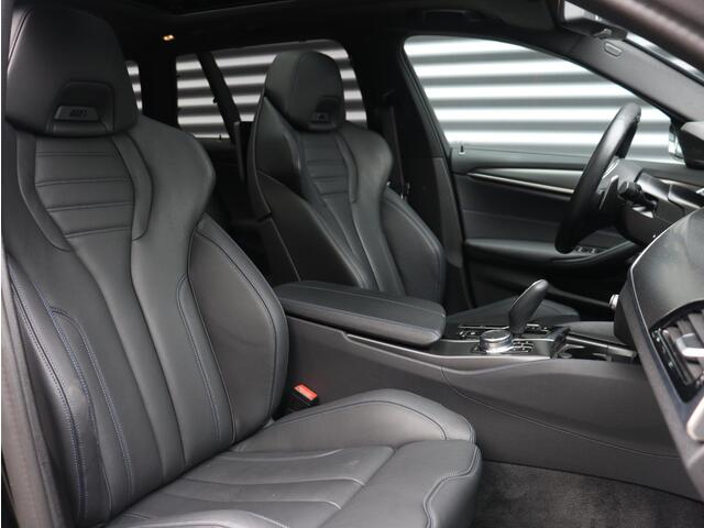 BMW 5-SERIE Touring 540i xDrive | High Executive | M Sportpakket Pro | Panodak | Trekhaak | Head-Up | M Stoelen | Entertainmentsysteem Professional achterin | Harman Kardon | Driving Assistant Prof. | Comfort Access | 20'' LMV