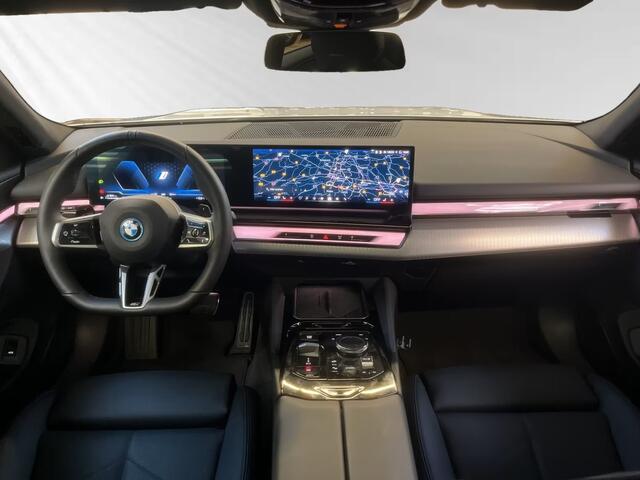 BMW 5-SERIE Touring 530e M Sport ** LED, NAVI+, LEDER/ALC, PANORAMA, TREKH, H&K SOUND, 19-inch LMV ** 1e EIG - Ex BMW-AG ** ** INFORMEER OOK NAAR ONZE AANTREKKELIJKE FINANCIAL-LEASE TARIEVEN **