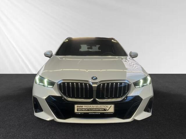 BMW 5-SERIE Touring 530e M Sport ** LED, NAVI+, LEDER/ALC, PANORAMA, TREKH, H&K SOUND, 19-inch LMV ** 1e EIG - Ex BMW-AG ** ** INFORMEER OOK NAAR ONZE AANTREKKELIJKE FINANCIAL-LEASE TARIEVEN **