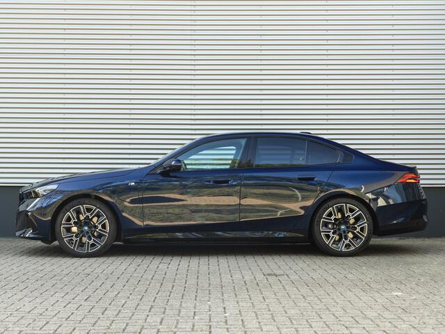 BMW 5-SERIE 530e M-Sport Pro - Pano - ACC - Harman Kardon - Head-up - Iconic Glow Exterieur