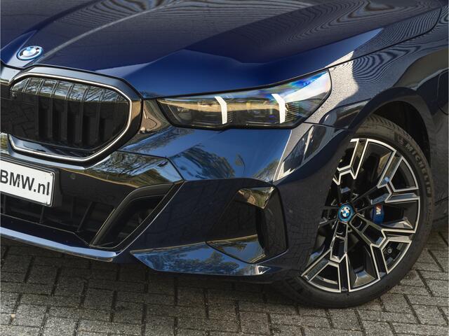 BMW 5-SERIE 530e M-Sport Pro - Pano - ACC - Harman Kardon - Head-up - Iconic Glow Exterieur