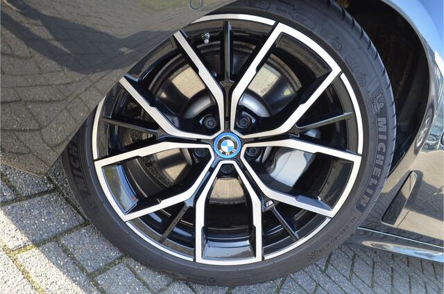 BMW 5-SERIE Touring 530e M-Sport uitv,Laser,Trekhaak,Pano,Memory,Carplay,Assist.