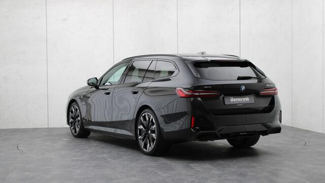 BMW 5-SERIE Touring 550e xDrive M-Sport Pro | Bowers & Wilkins | Stoelventilatie | Head-up | Panoramadak | Trekhaak | Carbon