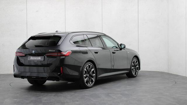 BMW 5-SERIE Touring 550e xDrive M-Sport Pro | Bowers & Wilkins | Stoelventilatie | Head-up | Panoramadak | Trekhaak | Carbon