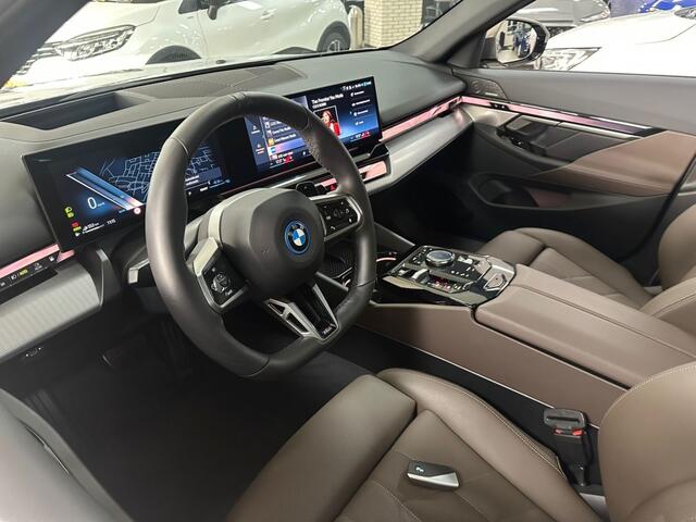 BMW 5-SERIE 530e M Sport Panorama Dak Navigatie Multimedia NL Auto NAP