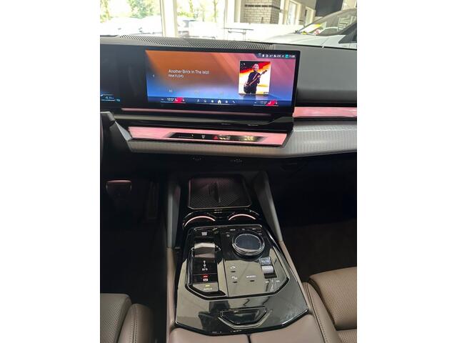 BMW 5-SERIE 530e M Sport Panorama Dak Navigatie Multimedia NL Auto NAP